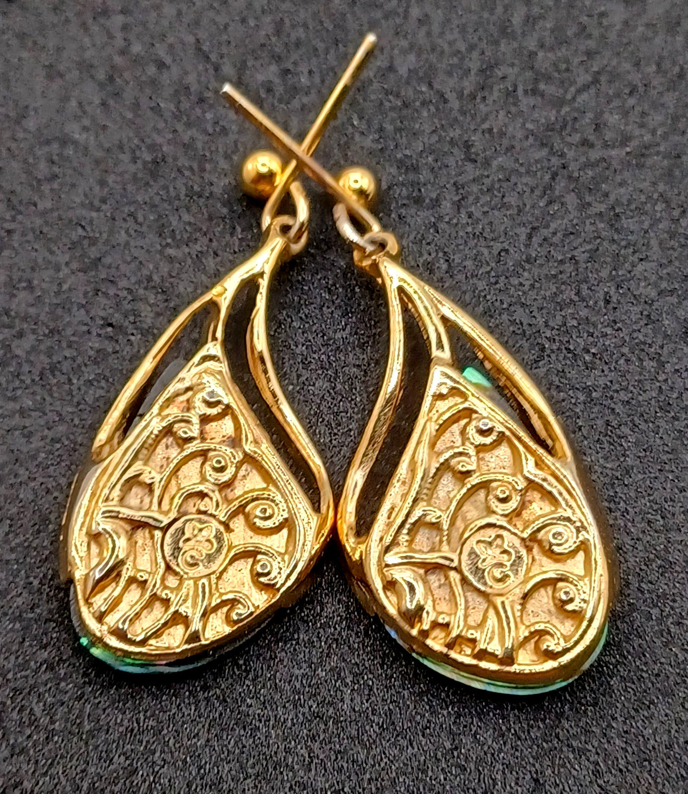 Ariki Paua Abalone Shell Earrings Dangle Gold Tone “Swoosh” Design New Zealand