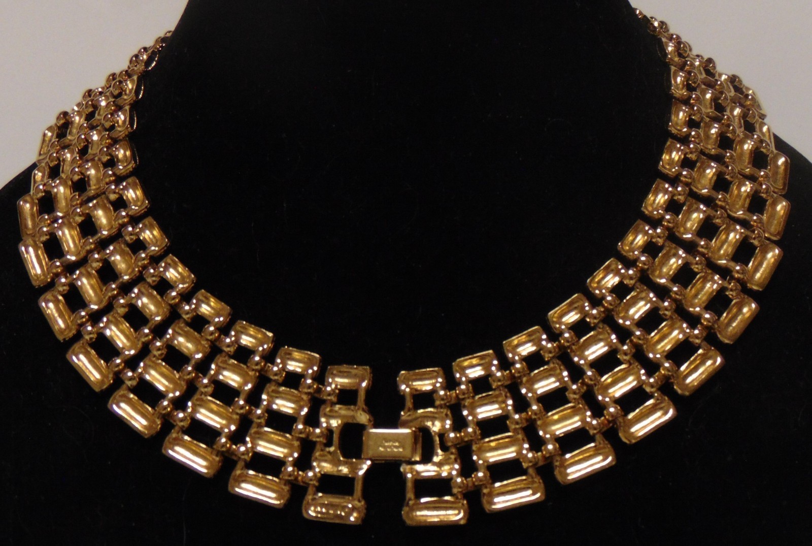 NAPIER Cleopatra Style Gold Tone Basket Weave Collar Necklace