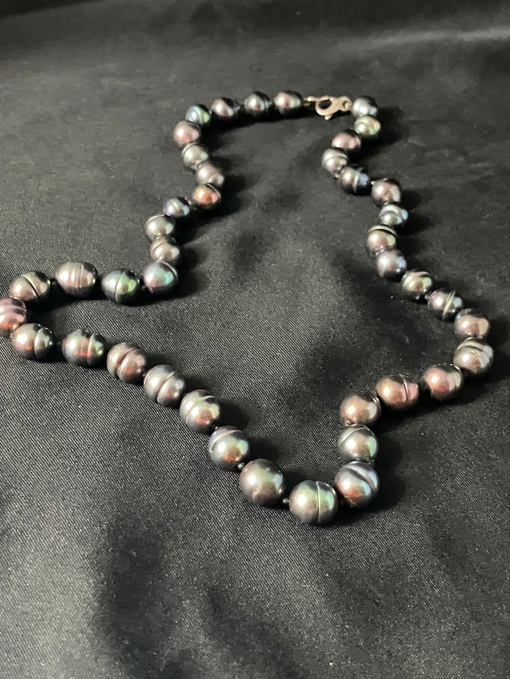 Pearl Necklace Hand Knotted Beads Oil Slick Peacock 9-10mm 925 Clasp 18″