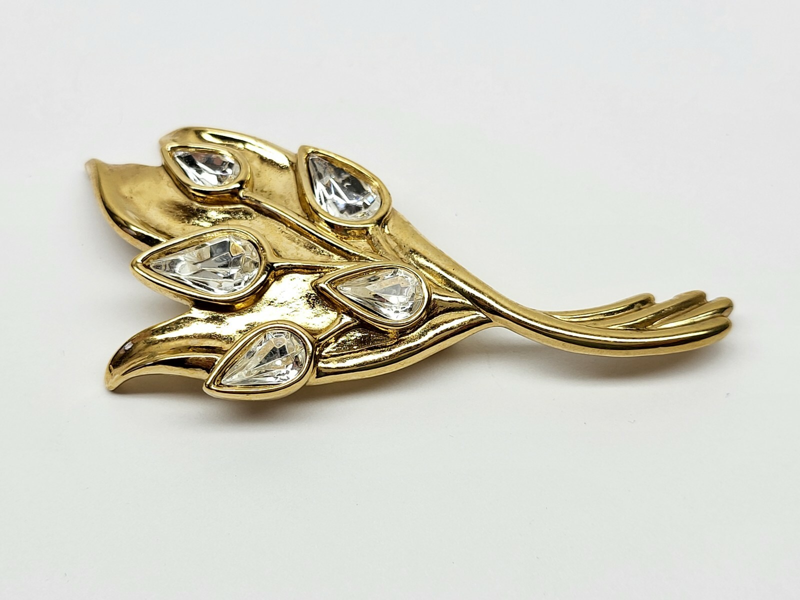 VINTAGE LARGE GOLD TONE CRYSTAL FLOWER BOUQUET BOOCH PIN SIGNED
