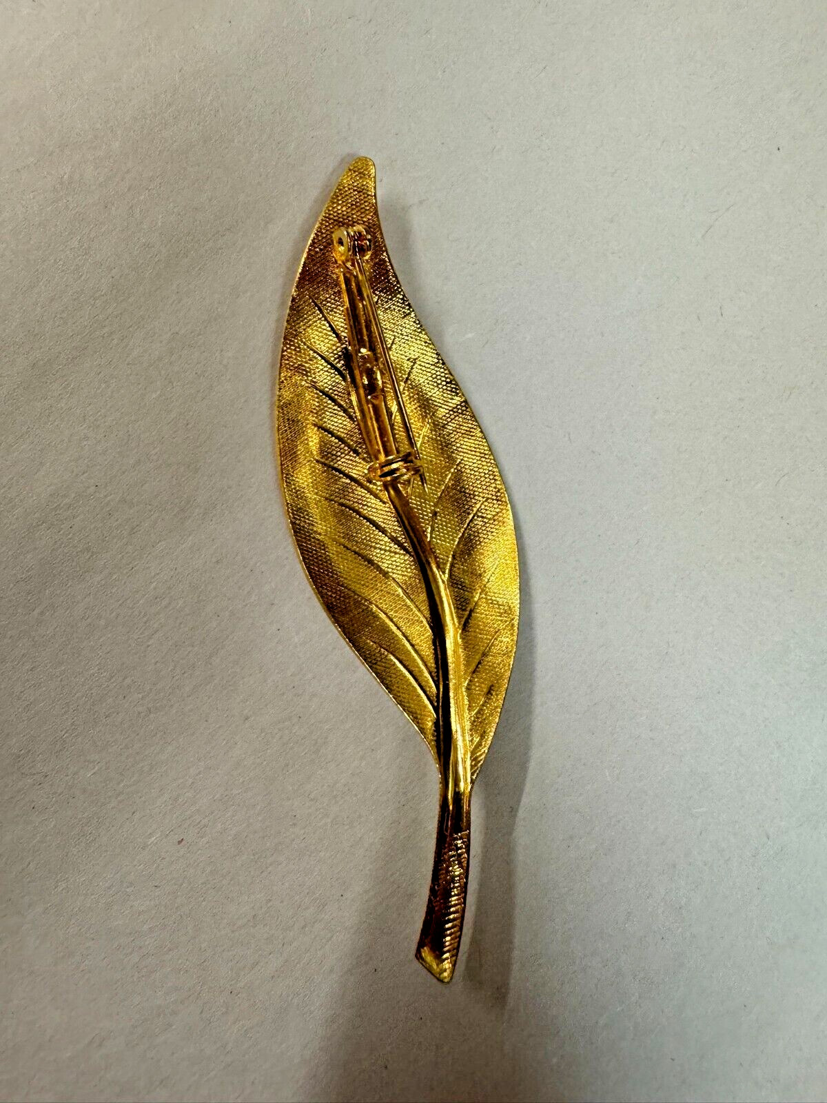 Vintage Leaf Brooch Gold Tone Pin Fall Autumn Any Occasion 3″