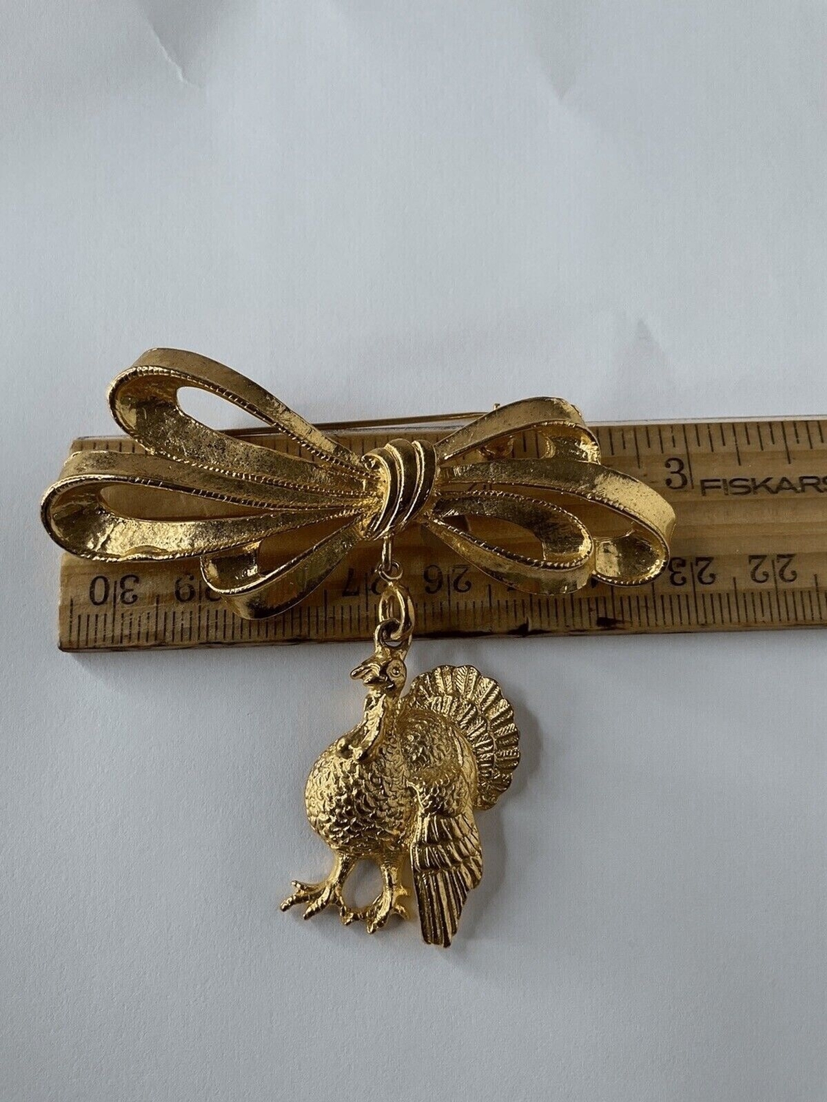 Phister Ent 96s Signed Bow Pin Turkey Charms Thanksgiving Brooch Unisex Adult 3″