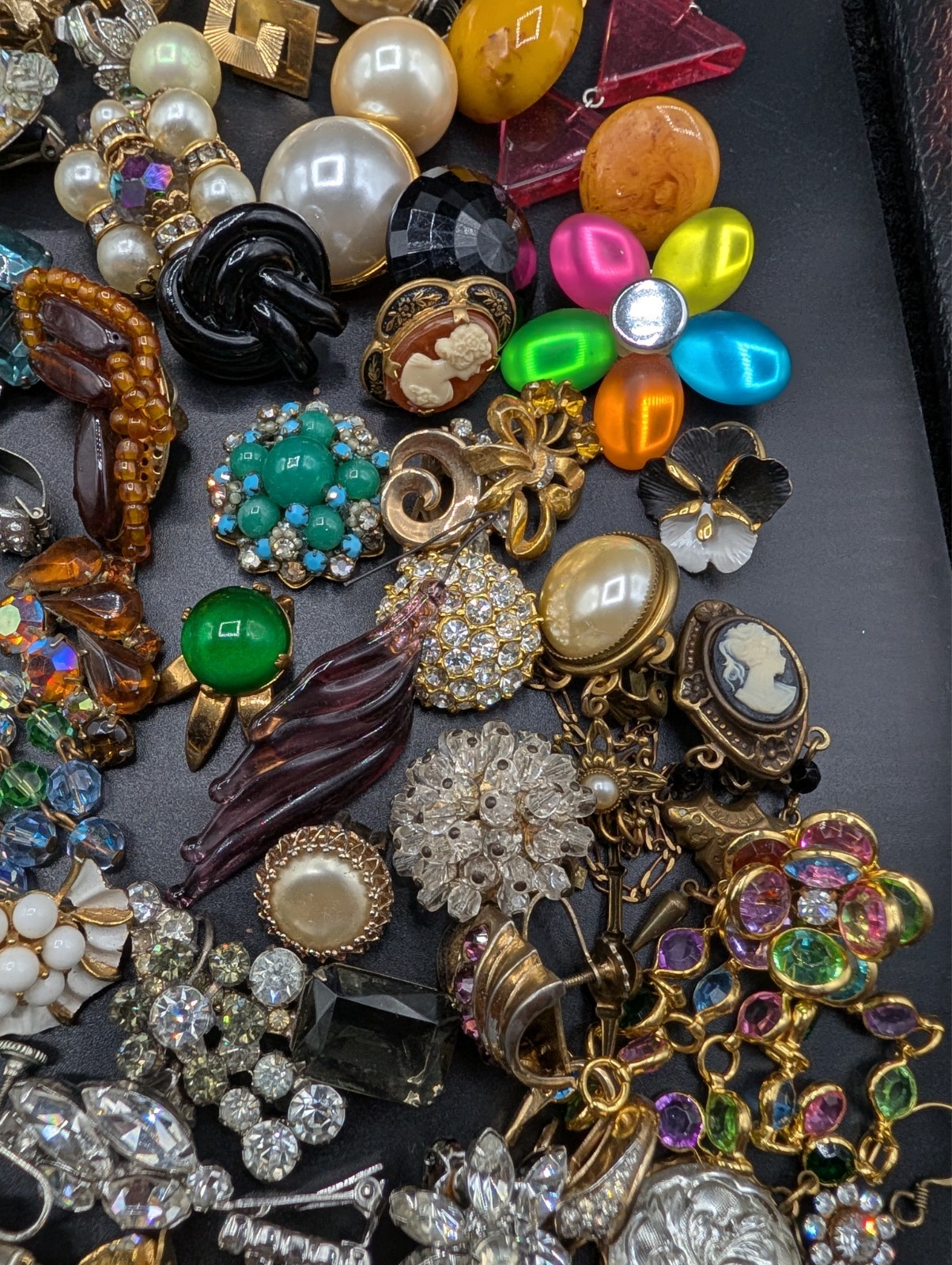 Large Lot of Vintage Singe Earrings For Crafts Aprox 2.5 lb