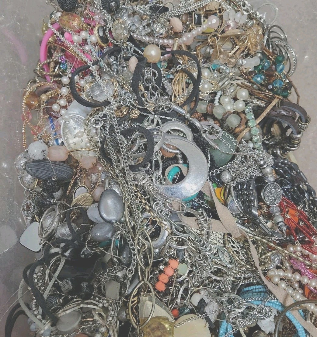 3 Pounds Jewelry Costume Vintage Mix LBS necklaces bracelets pins rings etc lbs