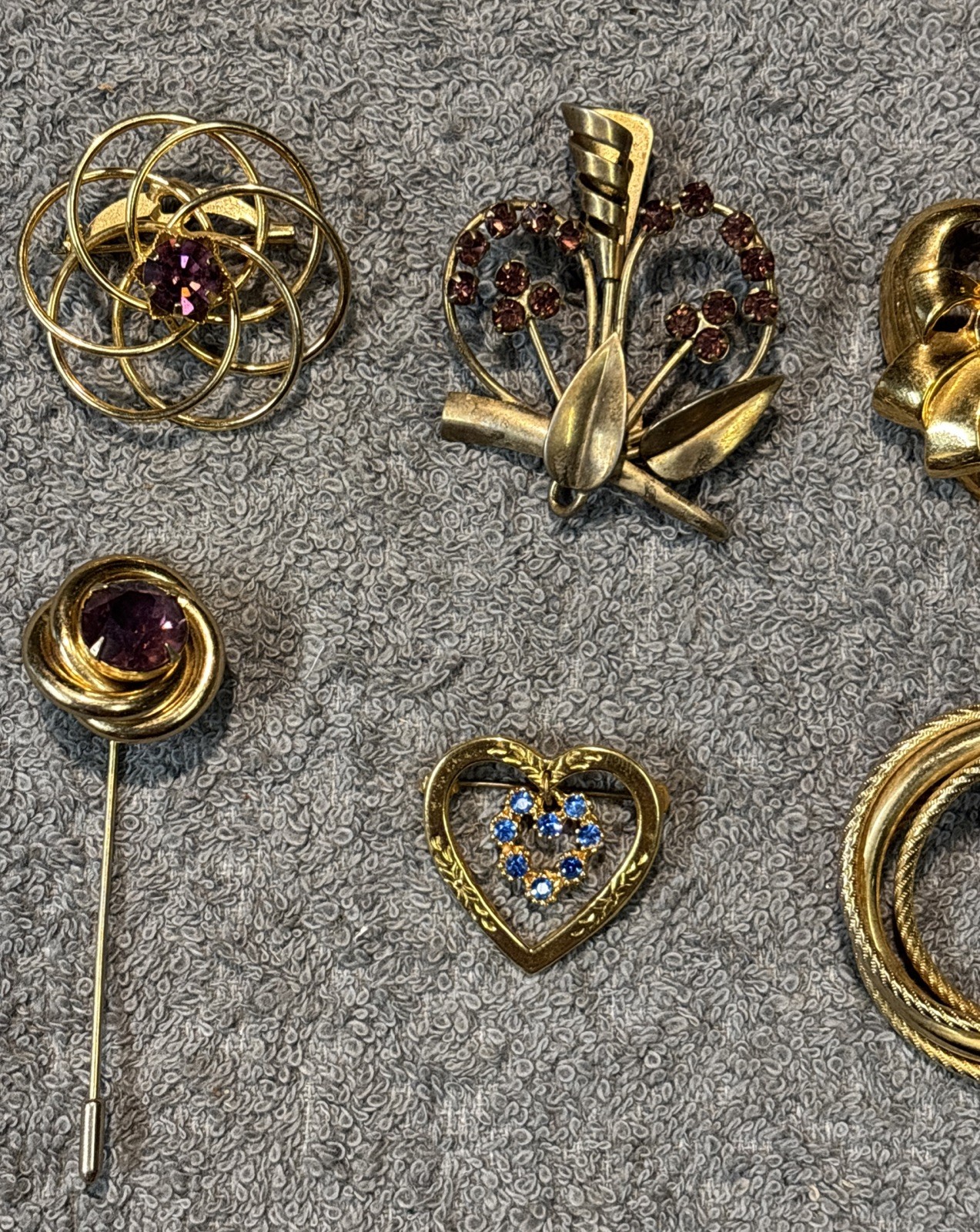 Vintage Brooch Lot Of 21 Brands Are Avon And Unbranded Sizes Range From 1 To 4in