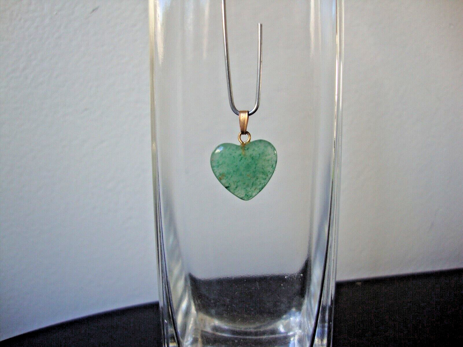VINTAGE 1980s HANDCRAFTED AVENTURINE HEART YELLOW GOLD FILLED PENDANT