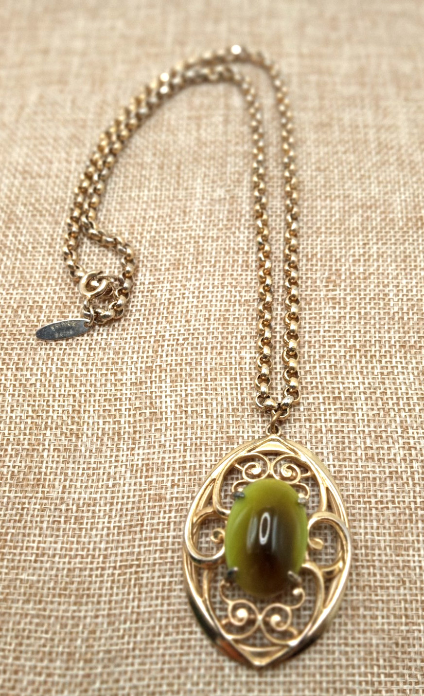 Vtg Whiting and Davis Gold Tone Green Glass Pendant on 21 In Rolo Chain Necklace