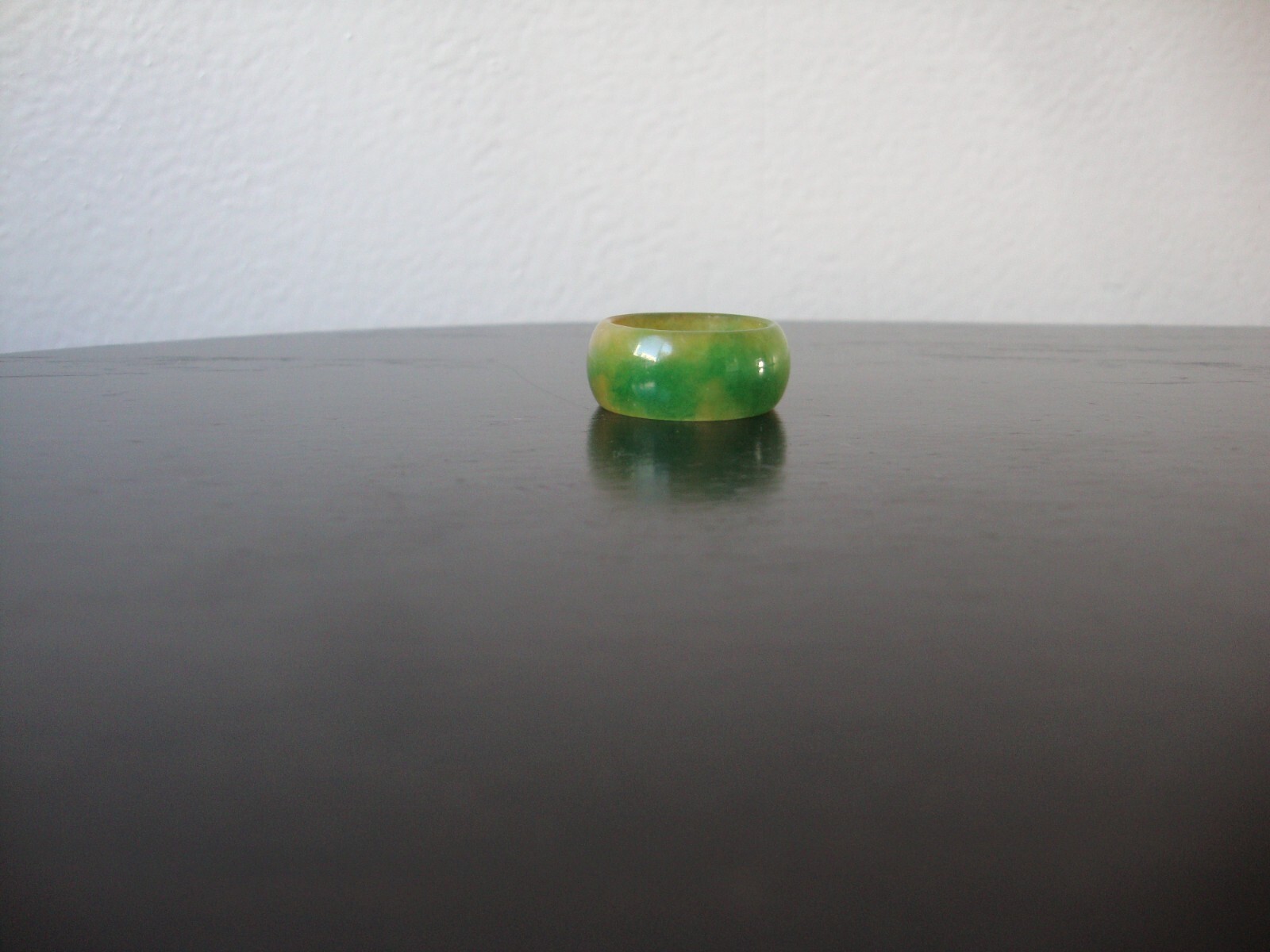 VINTAGE 1970s HONG KONG MULTICOLOR JADE AGATE 10 MM BAND SZ 8.75