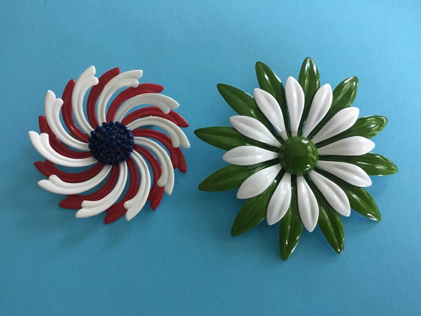 VTG Large Enamel & Metal Flower Brooches (2) Green & White And Red, White & Blue