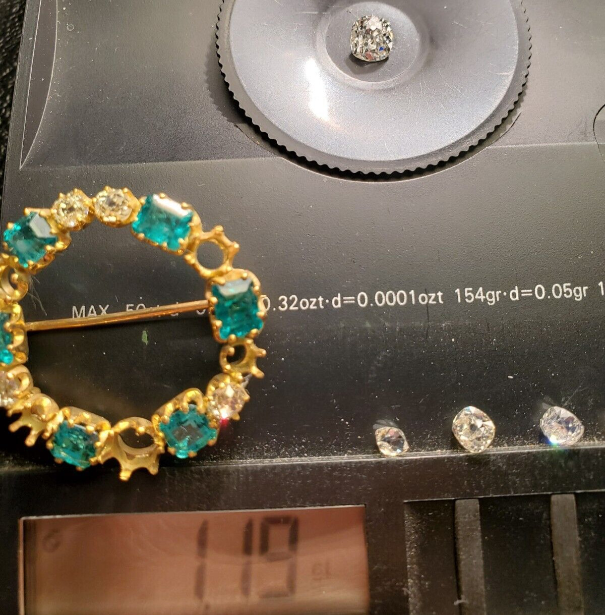Original EARTH MINED DIAMOND EMERALD BROOCH Circle Deco Antique SOLID 18K GOLD