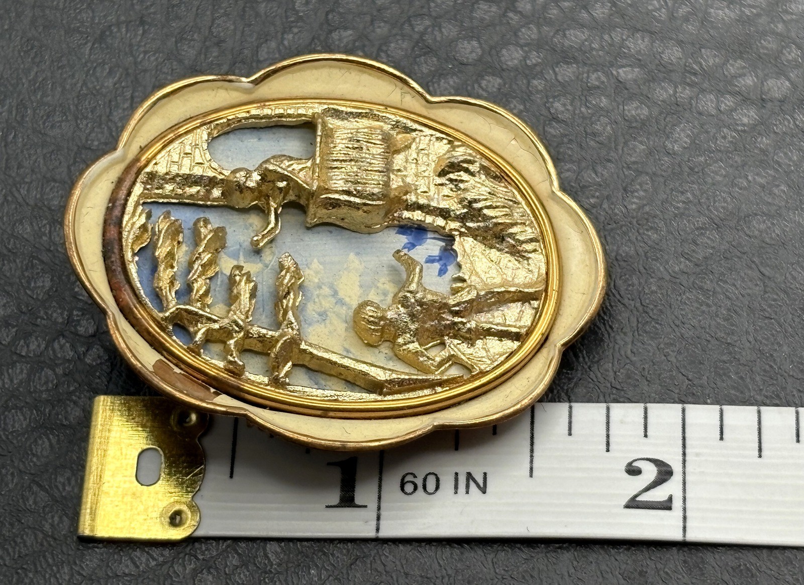 Vintage TLM Thomas L Mott Gold Tone Cameo Brooch Pendant Pin Pastoral Scene READ