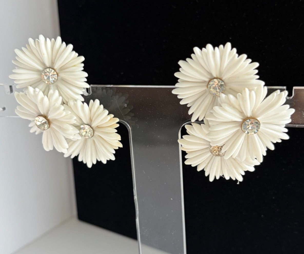Vintage MCM White Plastic Climber Triple Flower & Clear Rhinestone Clip Earrings