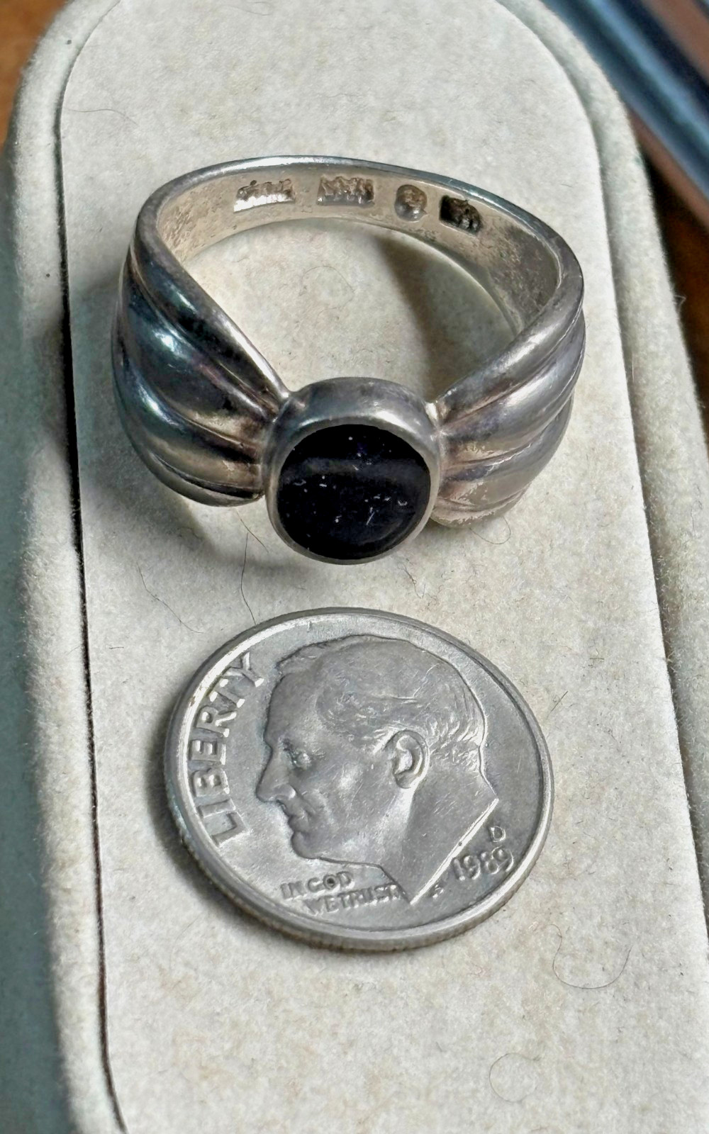 HELEN ANDREWS Vtg HAN THAI 925 Sterling Silver sz 8.5 RING Black Onyx Cabochon