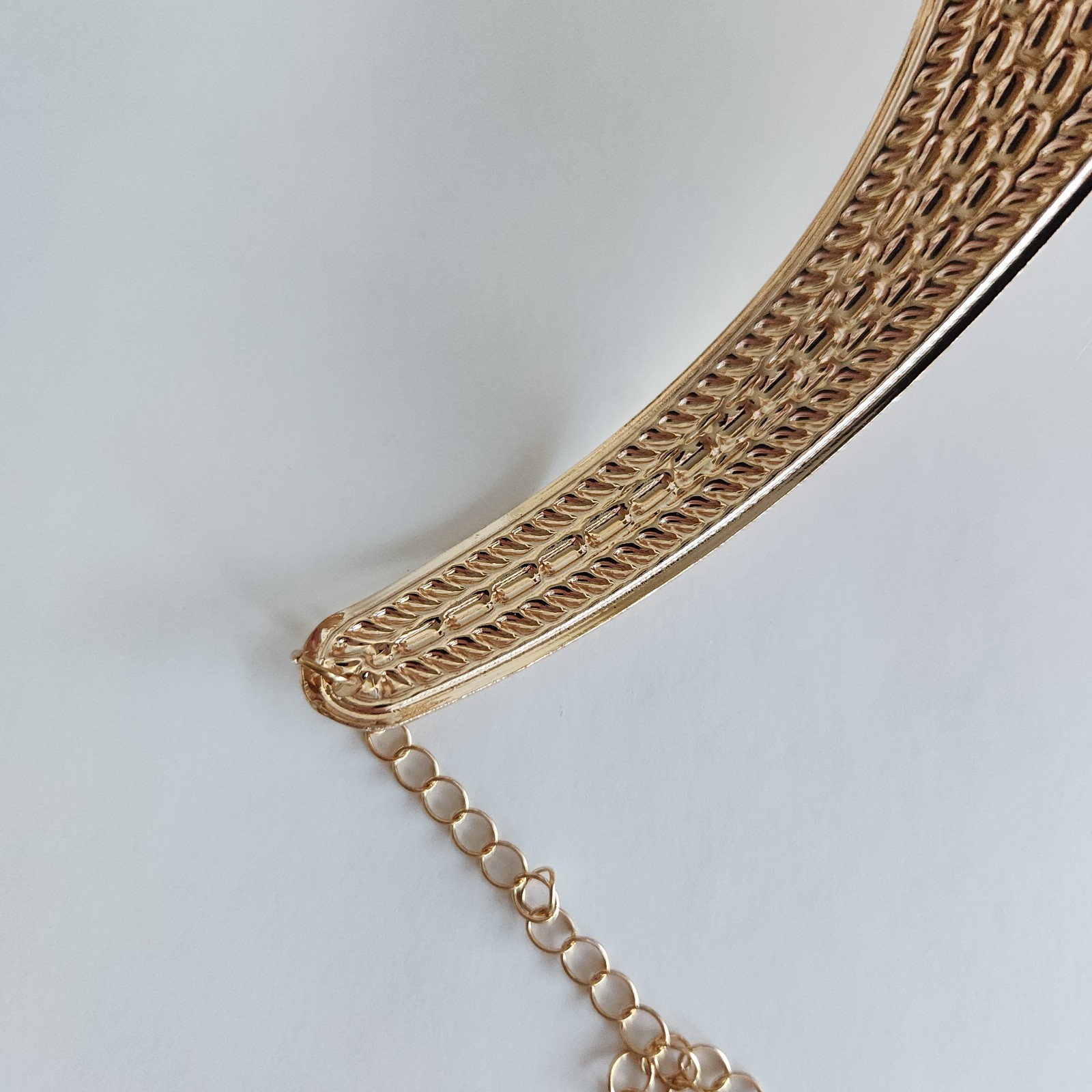 Gold Tone Collar Necklace Statement Knot Center Textured Choker 16–18”
