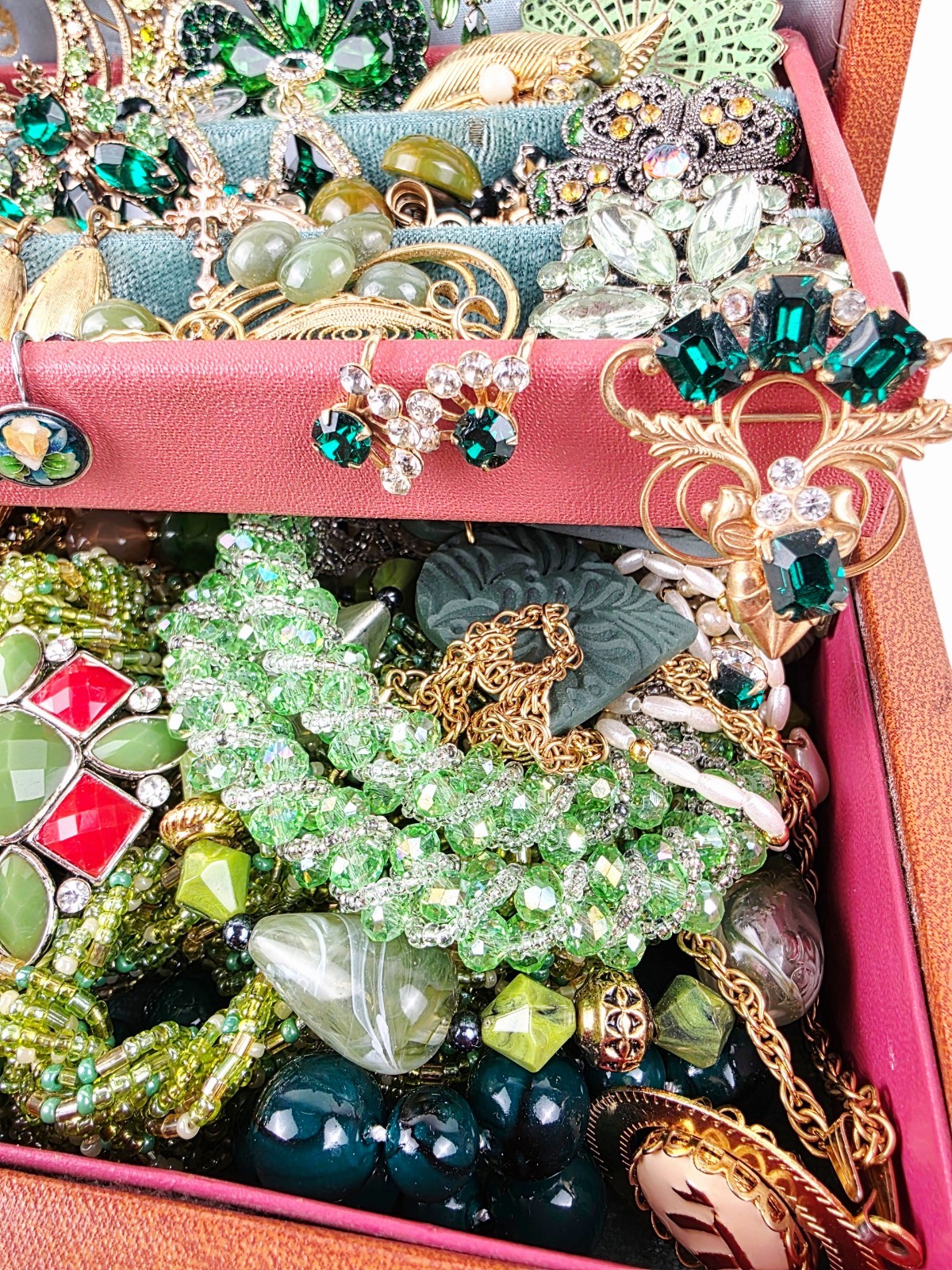 Grandma’s Vintage Green Jewelry Lot Some Signed 1.10lb All Wearable/Resellable