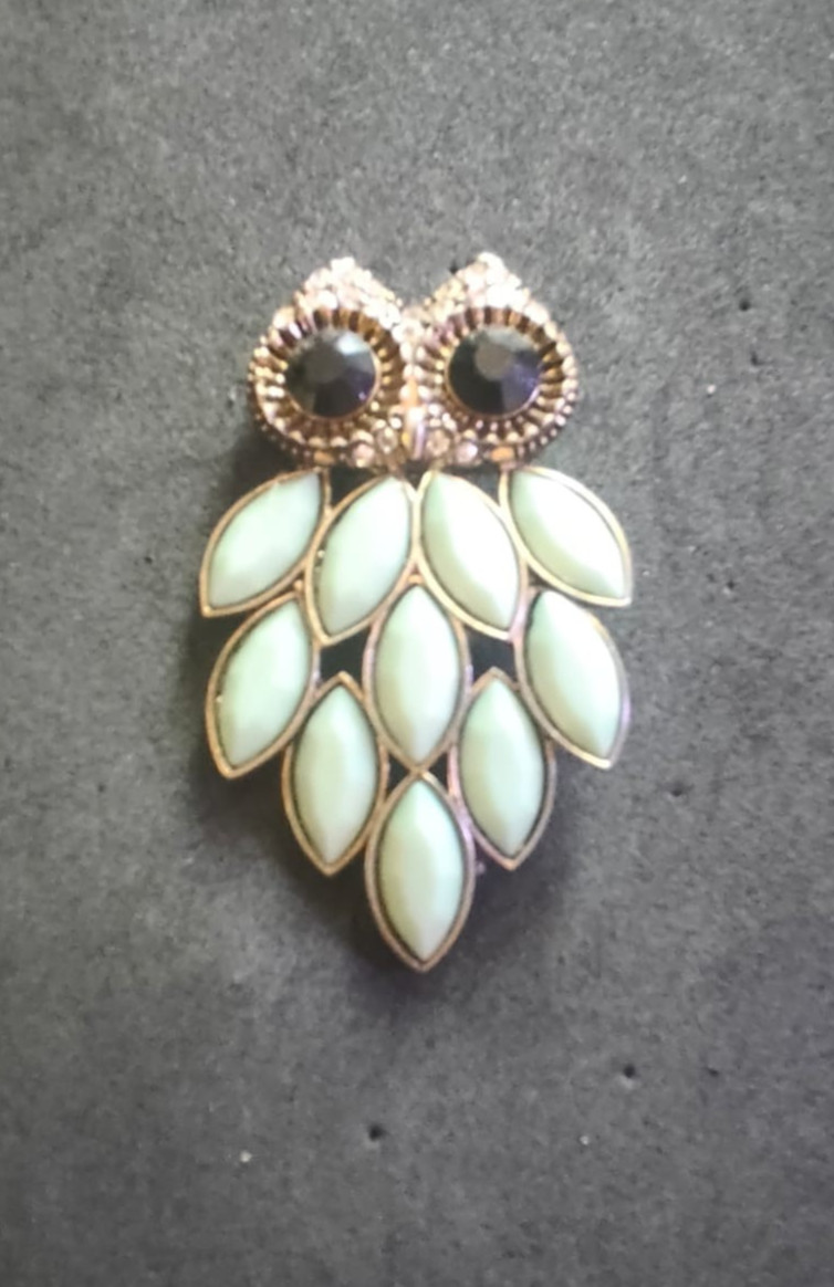 Vintage Owl Brooch Green White Enamel Rhinestone Eyes Gold Tone Bird Pin 58.9mm