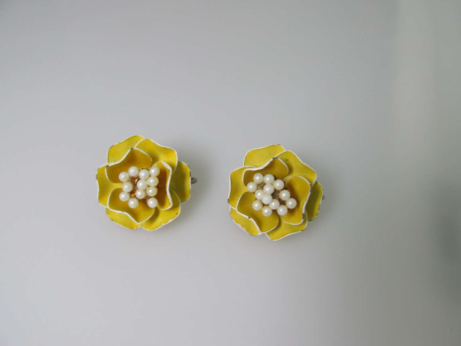 Vtg Marvella Enamel Flower Earrings Clip Yellow Poppy Layered Petals Faux Pearls