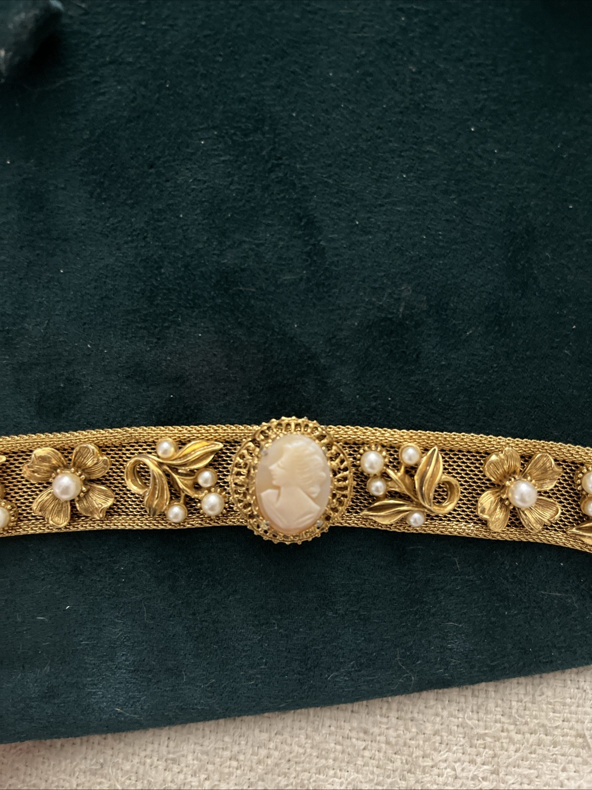 Rare Vintage Gold-Wash Mesh Floral Bracelet w/Cameo & Pearl Detailed Excellent