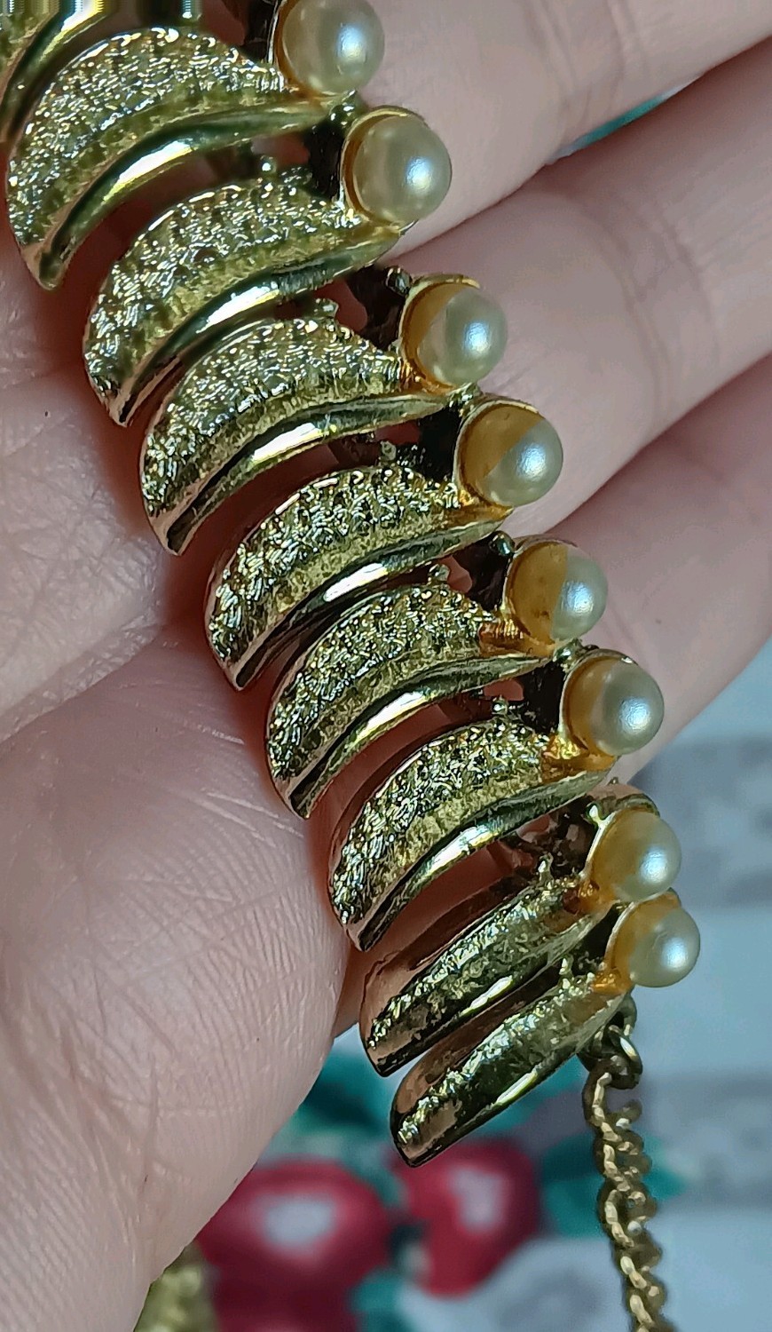 Vintage Kramer Gold-Tone Leaf Design Faux Pearl Necklace 16″ & Bracelet 7″ Set