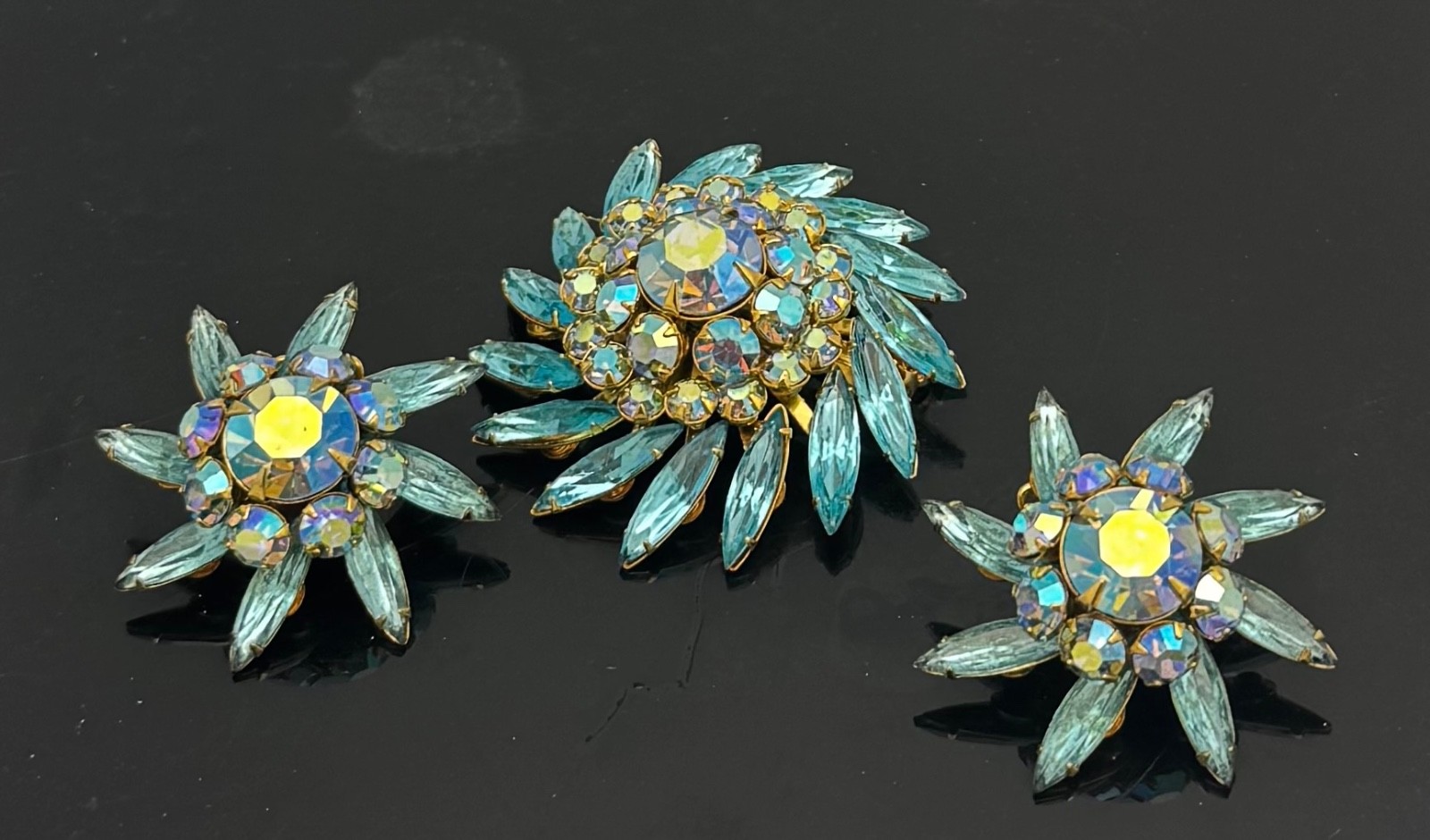 Vintage Set Judy Lee Pinwheel Style Brooch And Earrings light Blue And AB