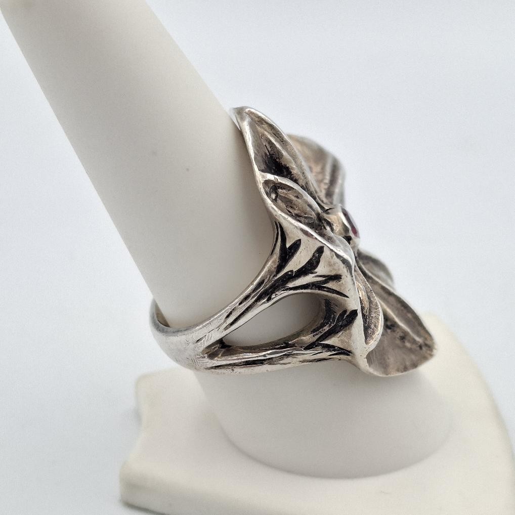 Vintage 925 Sterling Silver Round Red Topaz Flower Seed Pod Statement Ring sz 8
