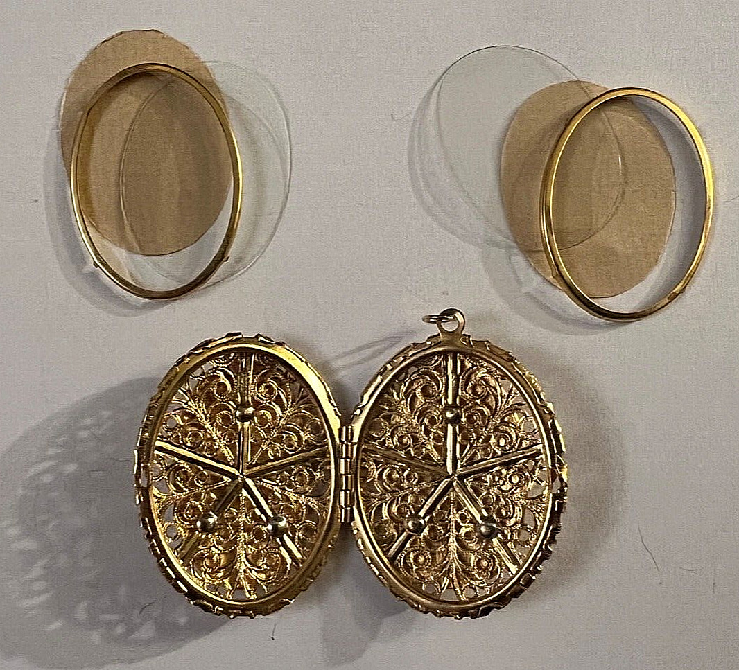 Vintage Oval Gold Tone Metal Locket Pendant Charm