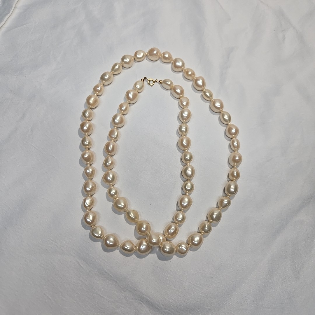 Vtg 1955-1969(C) Trifari Single Strand Pearl Gold Tone Spring Clasped Necklace
