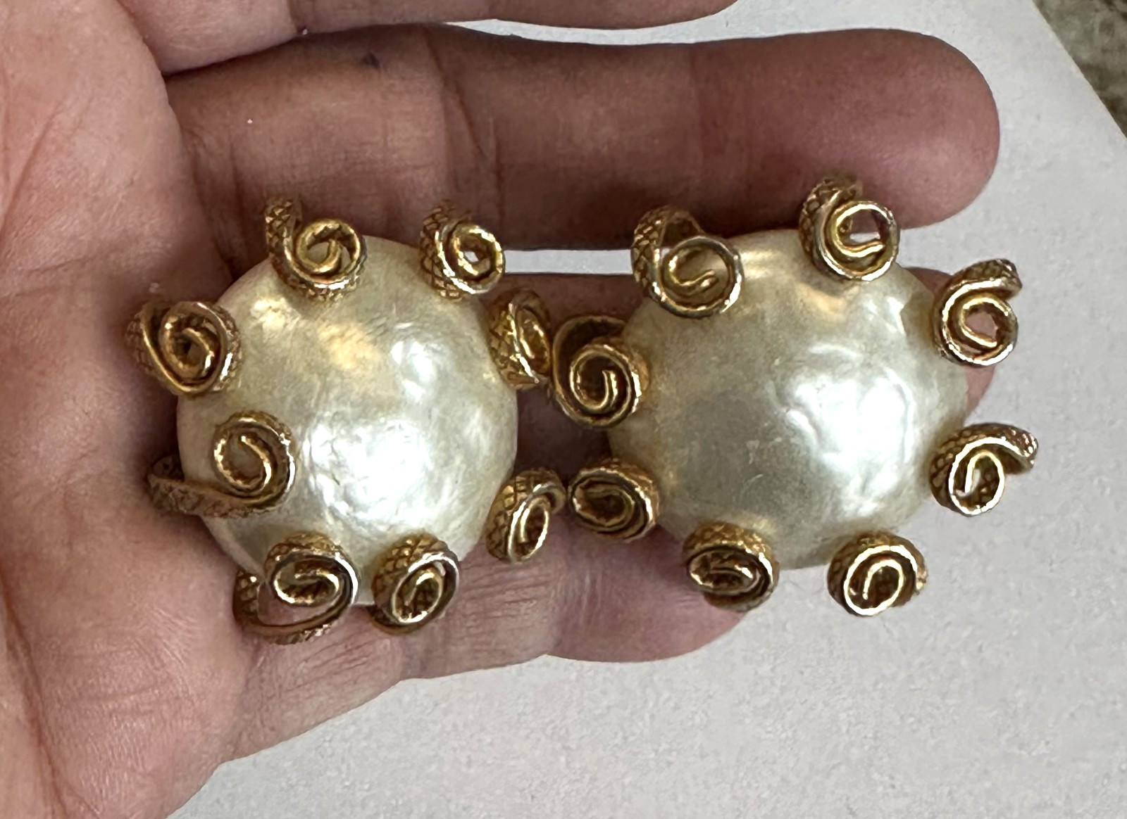 DOMINIQUE AURIENTIS PARIS VINTAGE LG FAUX PEARL CLIP ON EARRINGS