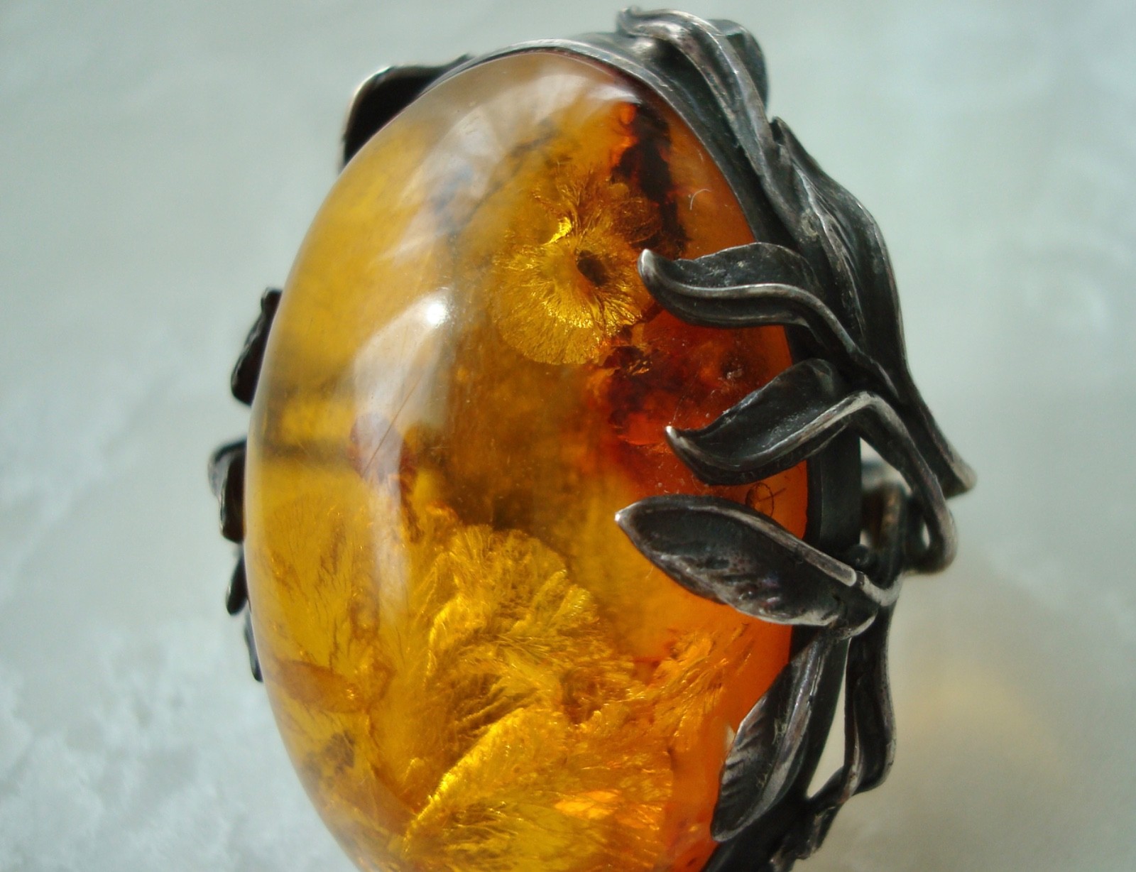 LARGE 1 ½” x 1 ⅜” Vintage AMBER STERLING Silver LEAVES RING 19.5 grams Size 8
