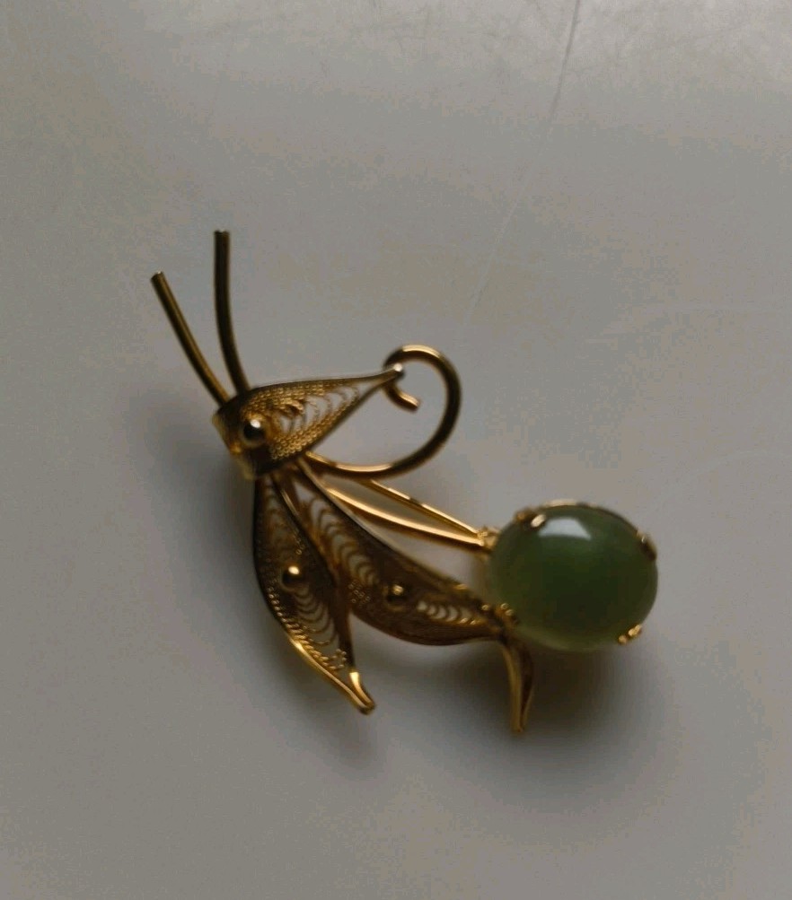 Green Jade With Gold Filled Filigree Leaves In A Floral Design Pin #0130
