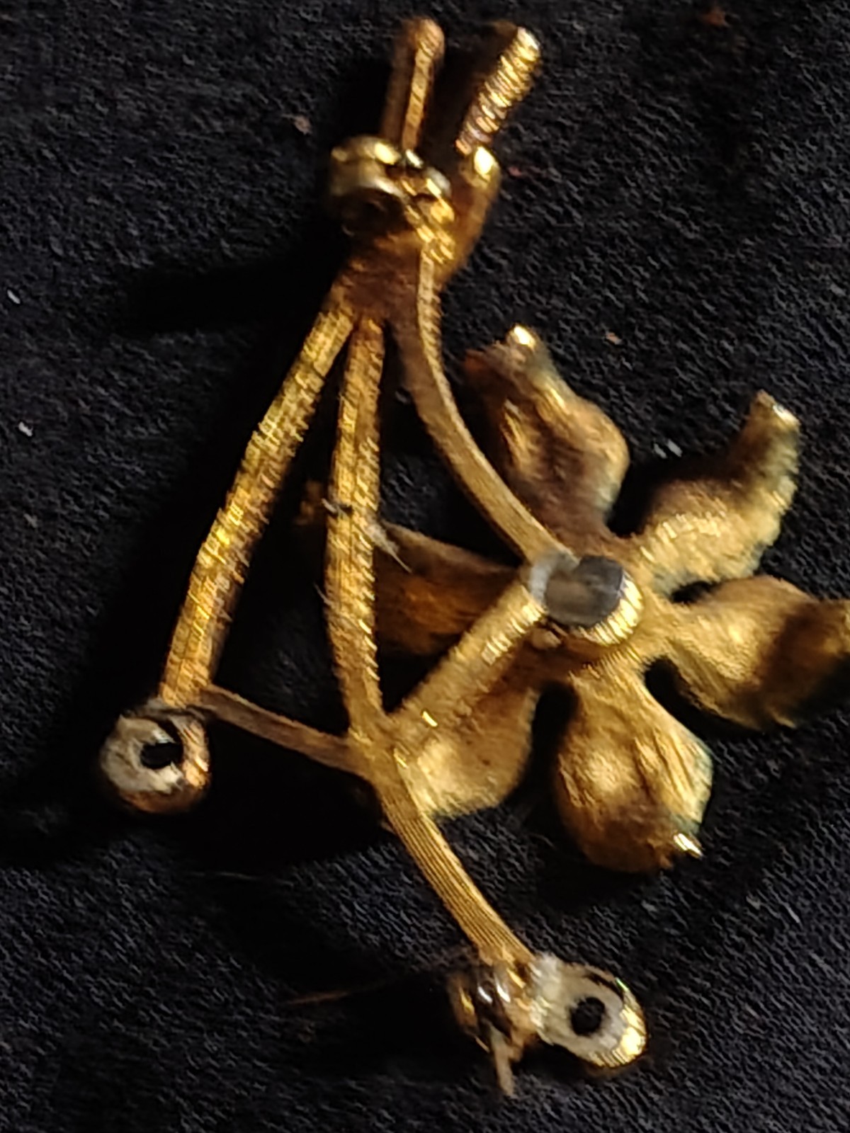 Vintage Gold Black Flower Brooch Pin Metal Fashion Jewelry Unisex Adults