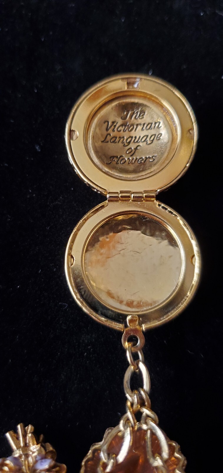 Joan river victorian language of flower locket / Jewelry Box