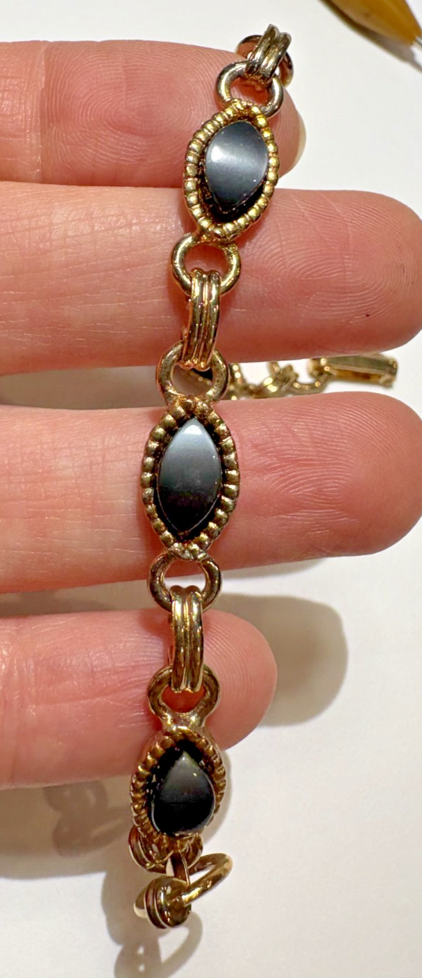 Vintage Scarab Link Style dark grey plastic marquise cab gold tone 7″ Bracelet