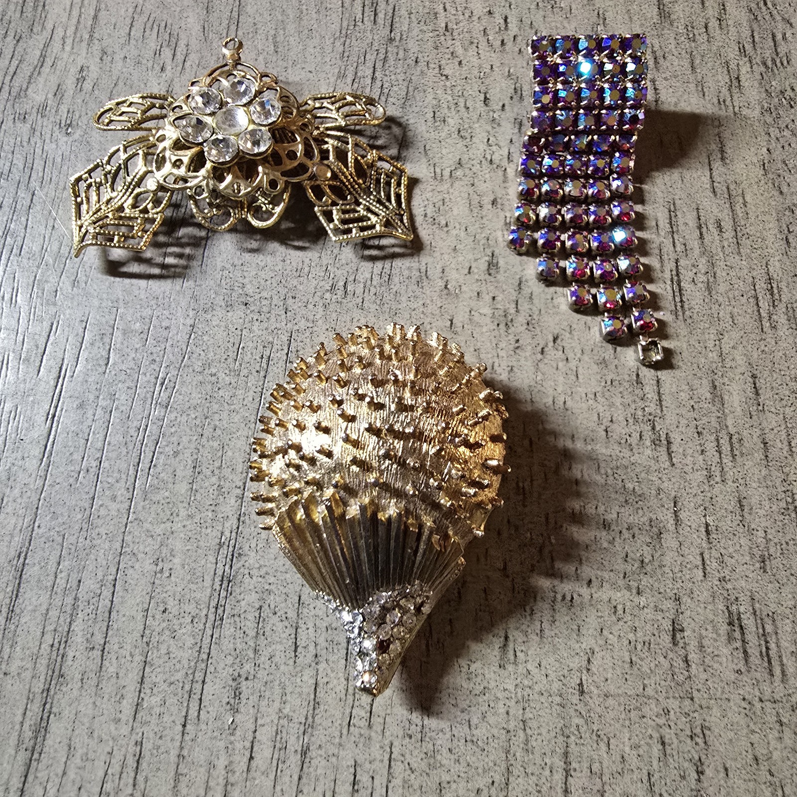 VINTAGE ASSORTED JEWELRY LOT / 17 Pieces