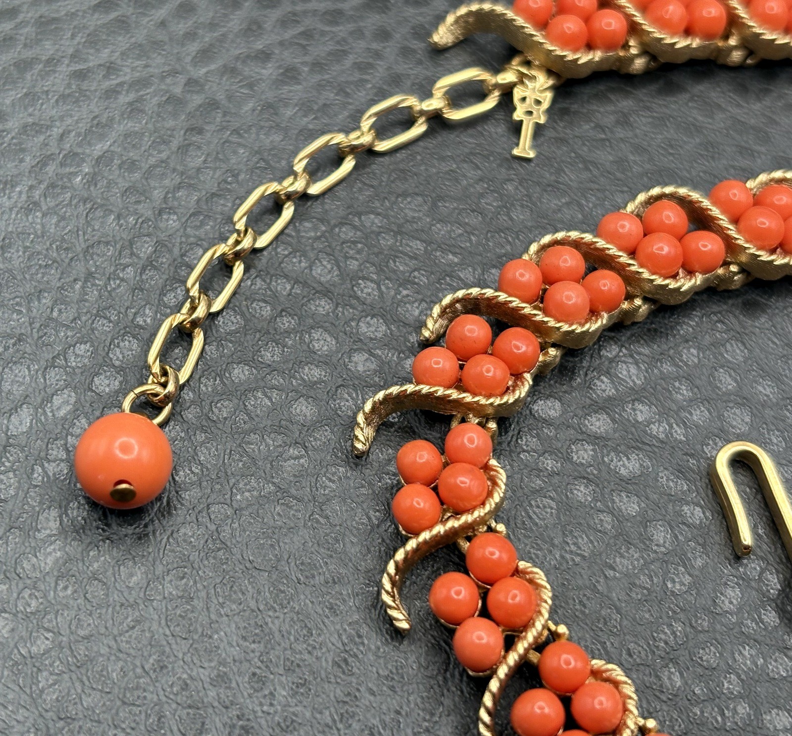 Vintage Trifari Samara C.1964 Gold Tone Faux Coral Bead Choker Necklace EXC!!