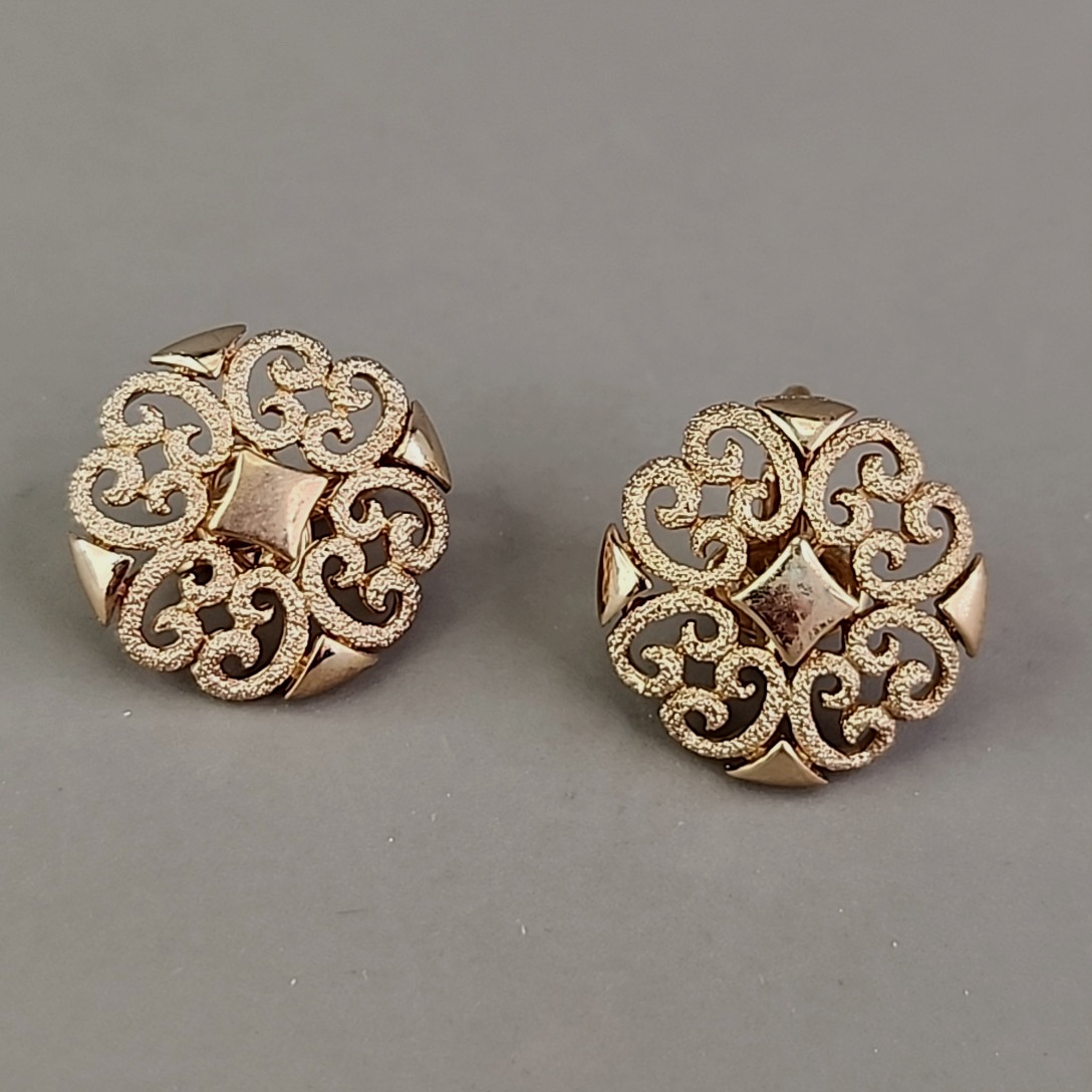 Vintage Avon Clip On Earrings Gold Tone Round Filigree .75″