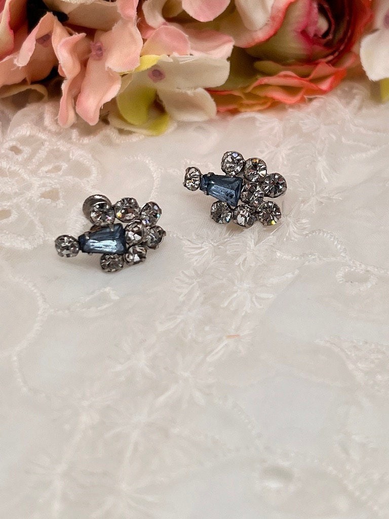Pale Blue Crystal Screw Back Earrings: Vintage Rhinestone Jewelry .75″