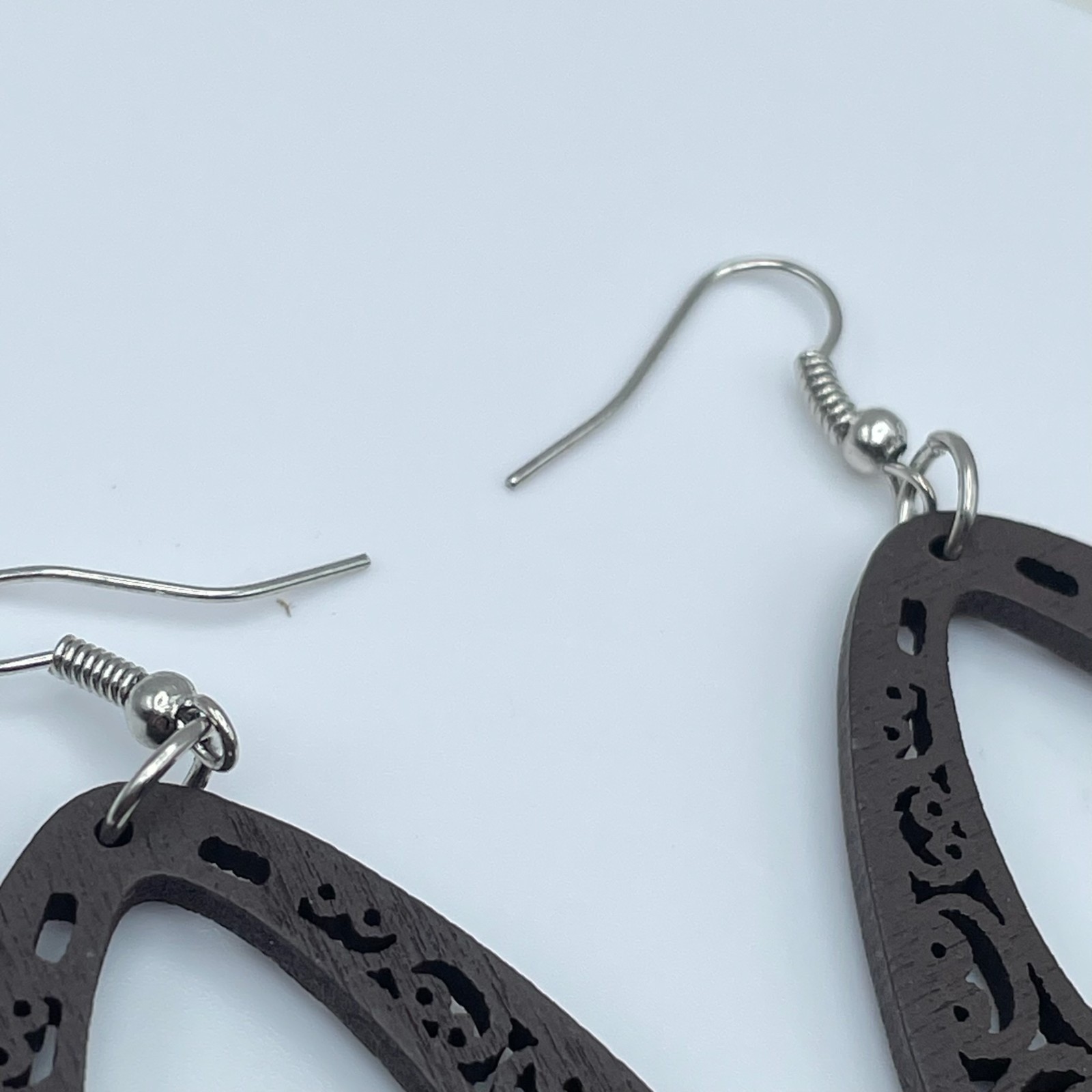 Vintage 90s Brown Wood Filigree Teardrop Dangle Earrings Boho Hippie Fashion Y2K