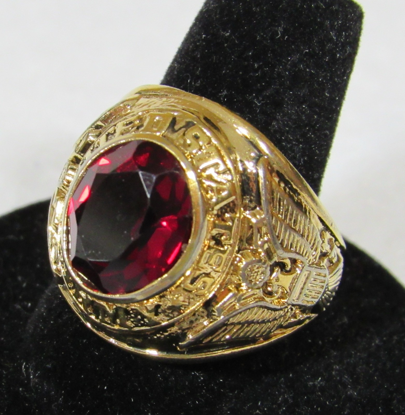 Vintage Men’s US Army Red Stone Ring 8 KT Gold – H.G.E. Size 10 1/4, 10.7 Grams