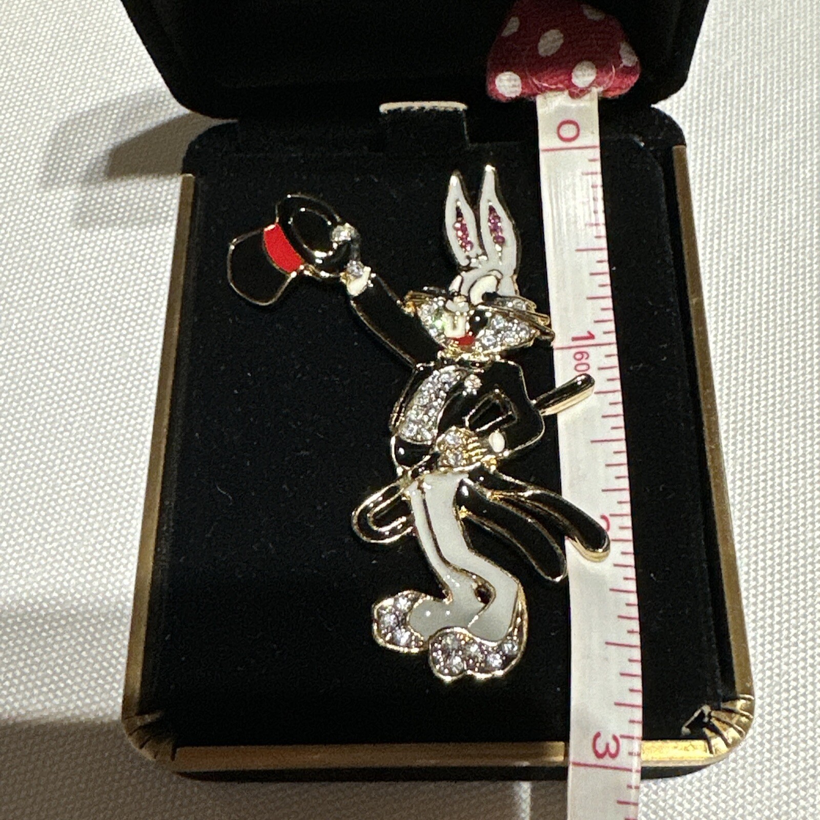 WARNERBROS ‘89 Pin Bugs Bunny Magician Rhinestones (none missing, all original)