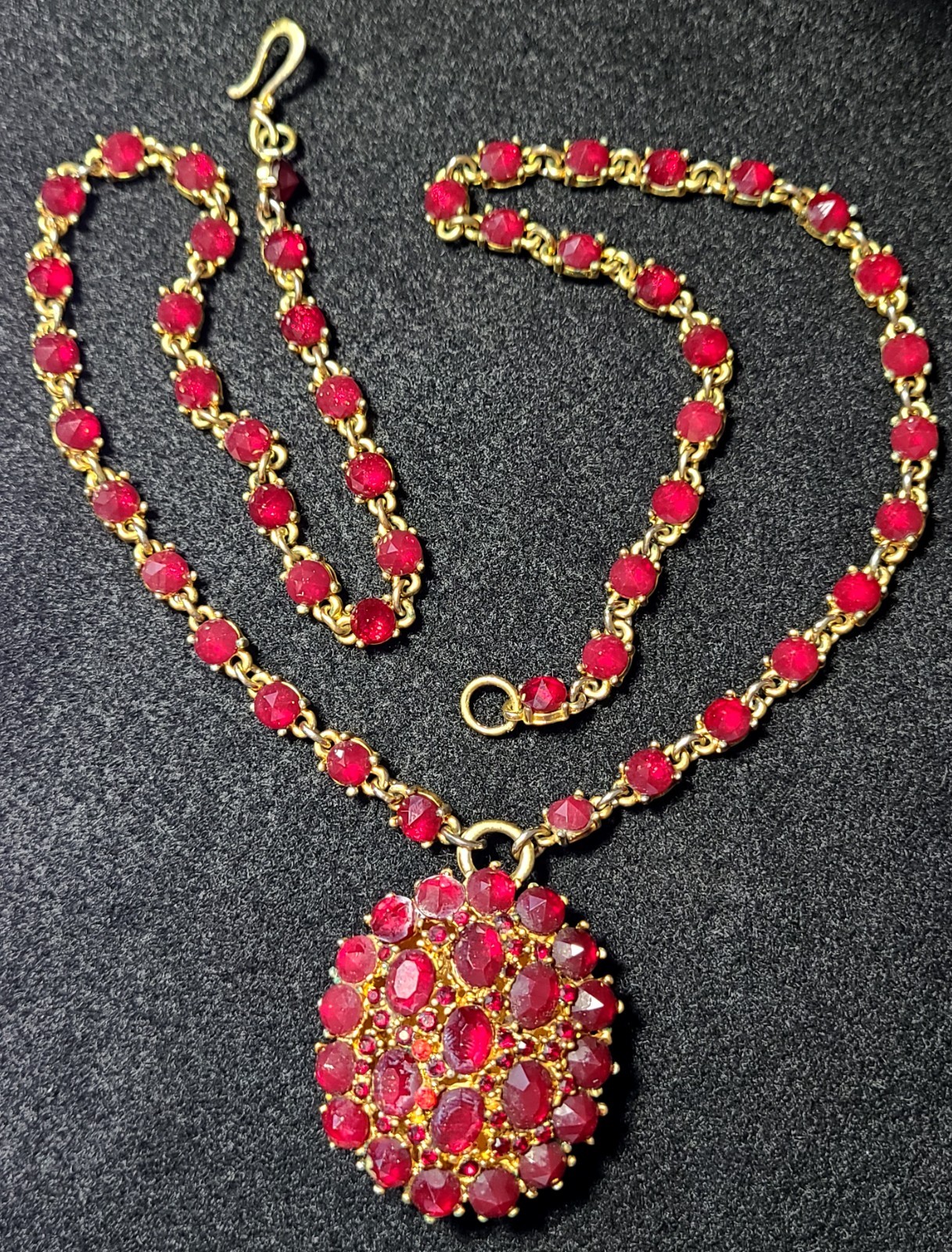 VINTAGE STUNNING CARNELIAN RED GLASS CRYSTAL SIGNED MMA CH NECKLACE