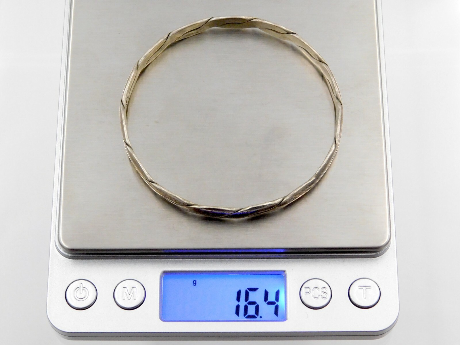 Vintage Mexico Silvertone Alloy Metal Braid Bangle Bracelet 8 1/8 Inches 16.4G