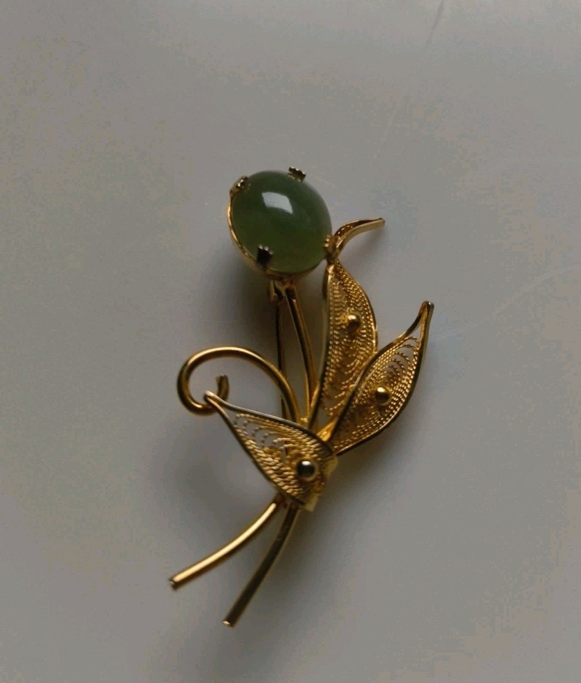 Green Jade With Gold Filled Filigree Leaves In A Floral Design Pin #0130