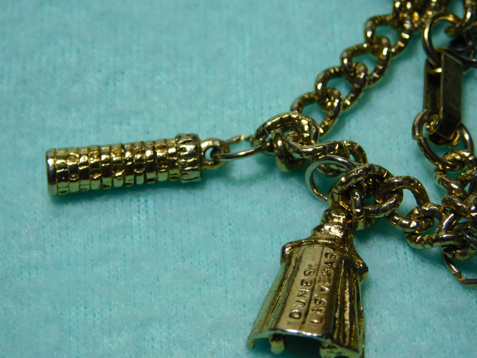 Vintage 7 1/4″ Las Vegas Casinos Charm Bracelet in Very Good Condition
