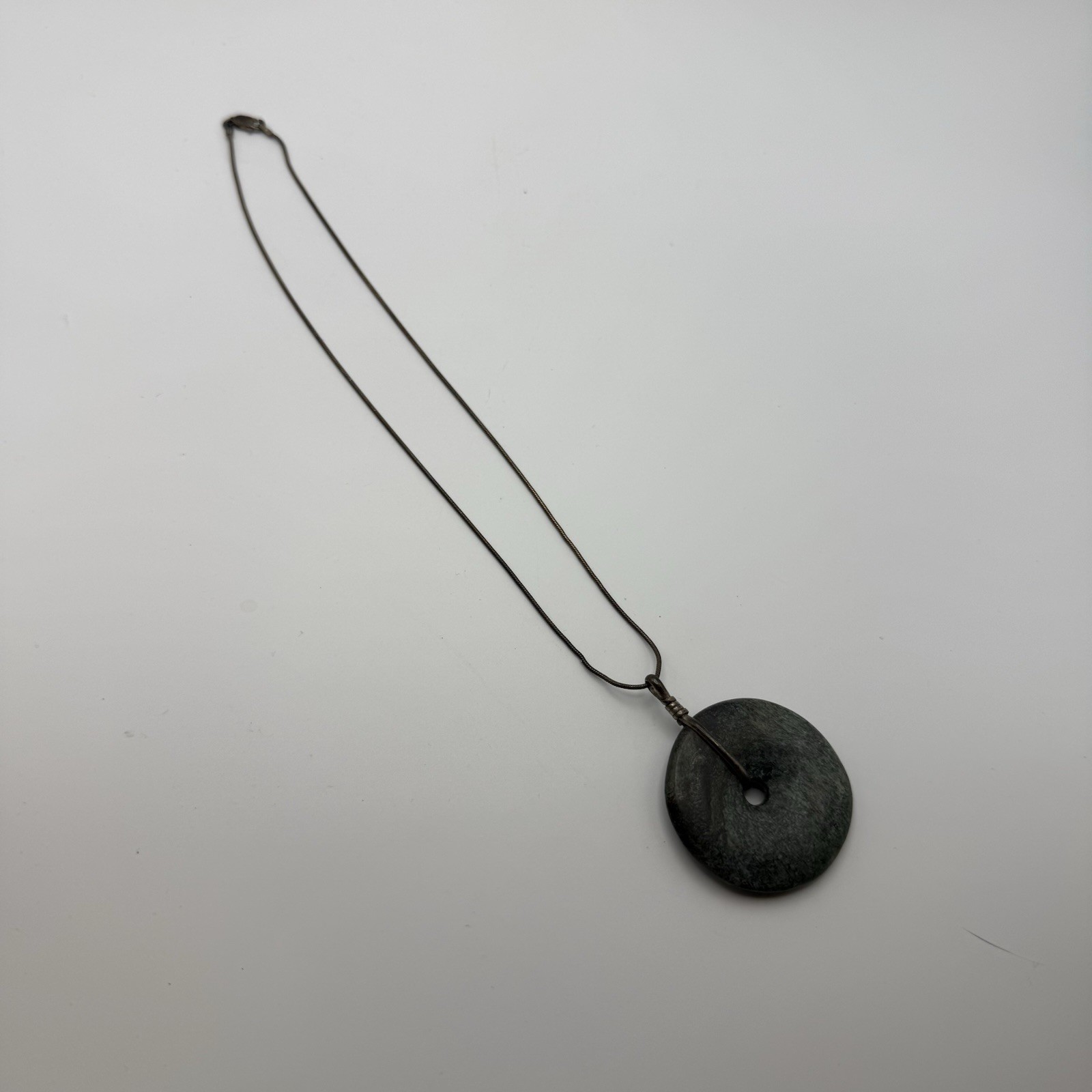 Vintage AGI Snake Chain Necklace Natural Green Gemstone Bi Disc Donut Pendant 16
