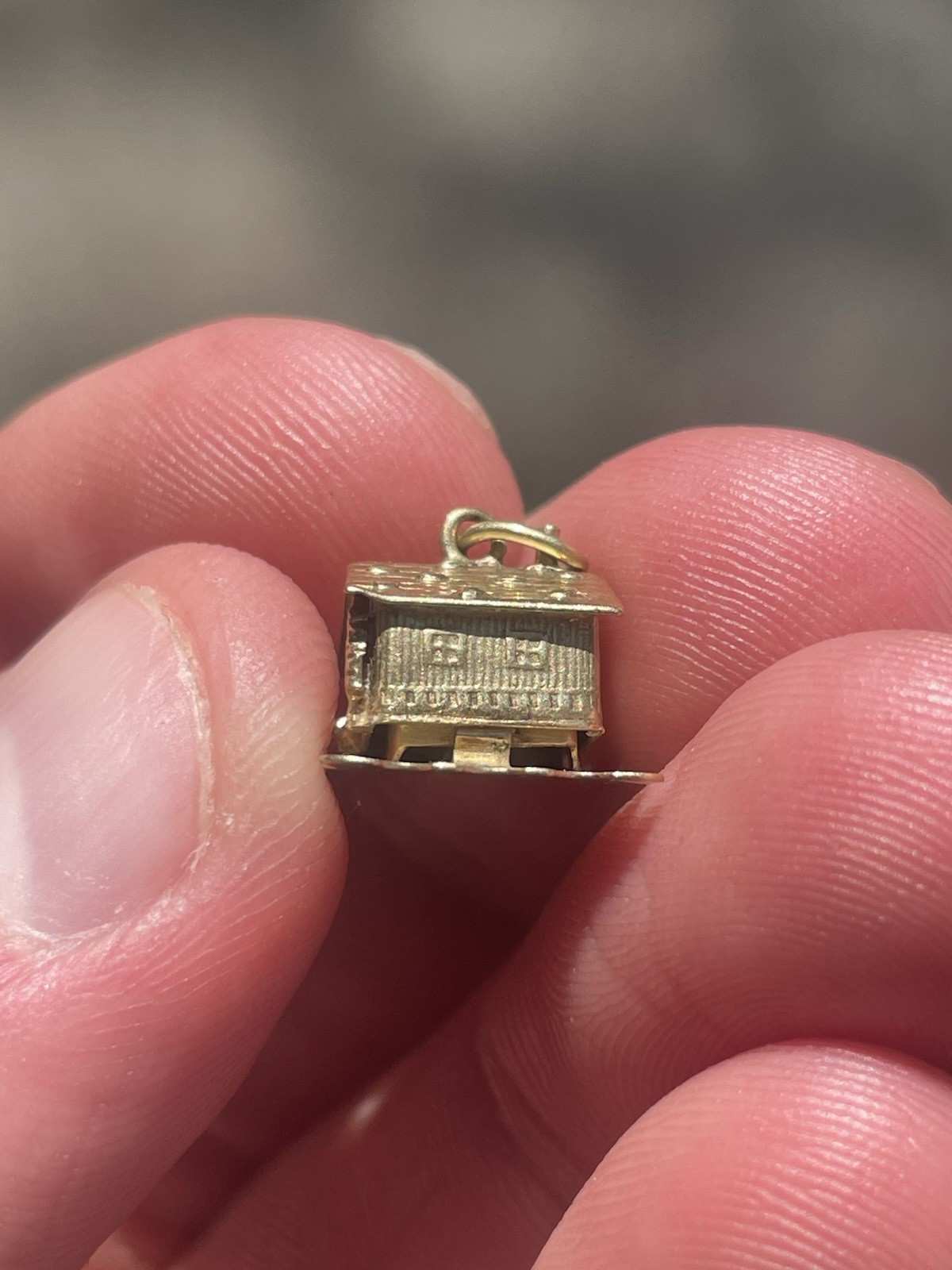 Vintage 14K Solid Yellow Gold Bird Cabin Opens Sleeping Birds Charm 1.3 Grams!