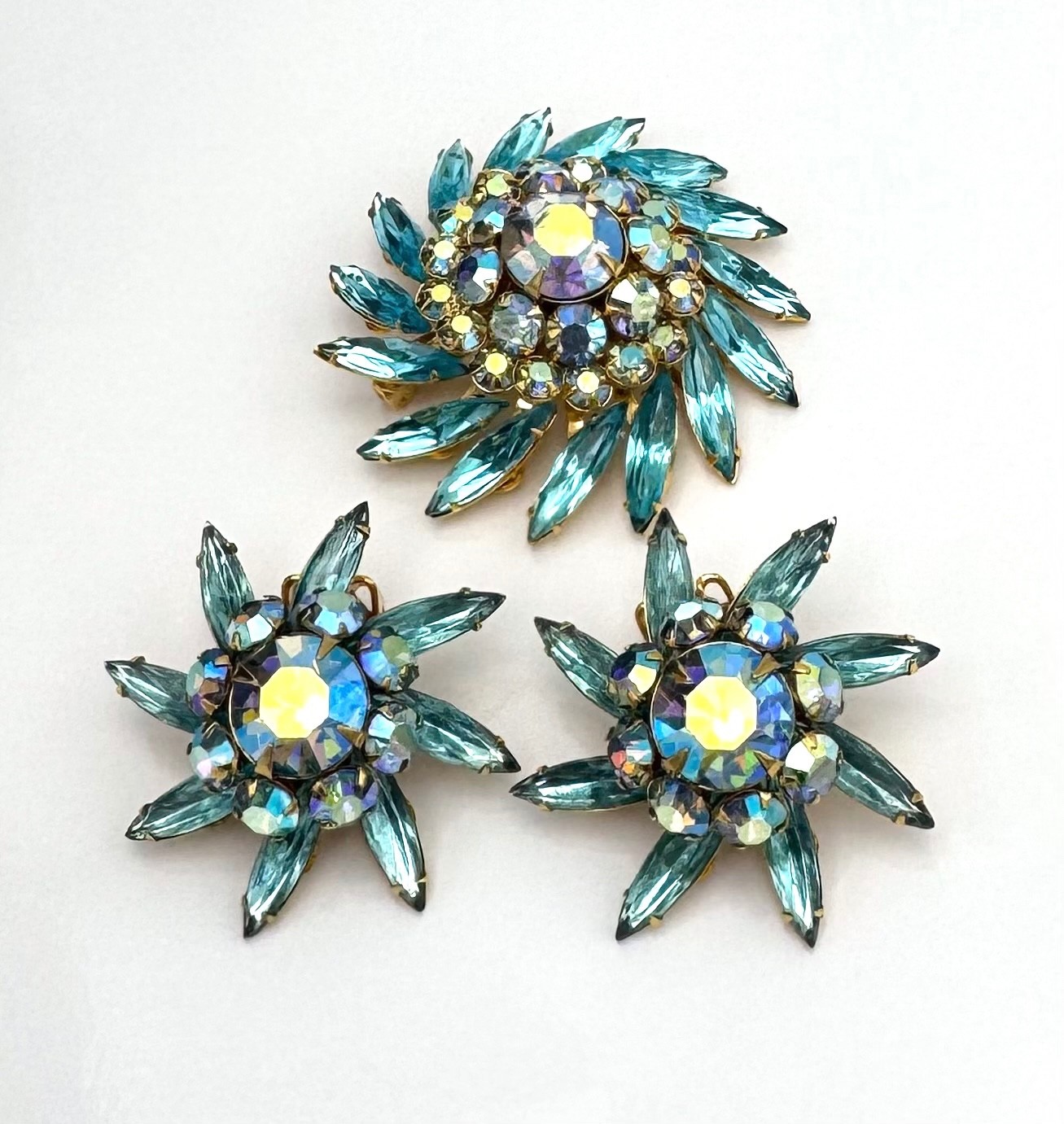 Vintage Set Judy Lee Pinwheel Style Brooch And Earrings light Blue And AB