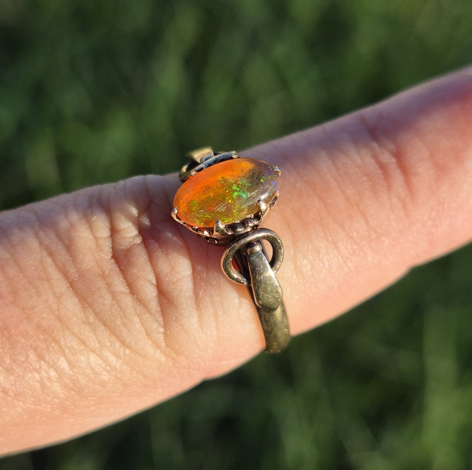 Antique 18K Yellow Gold Orange Fire Ethiopian Opal Ring Old Estate Jewelry