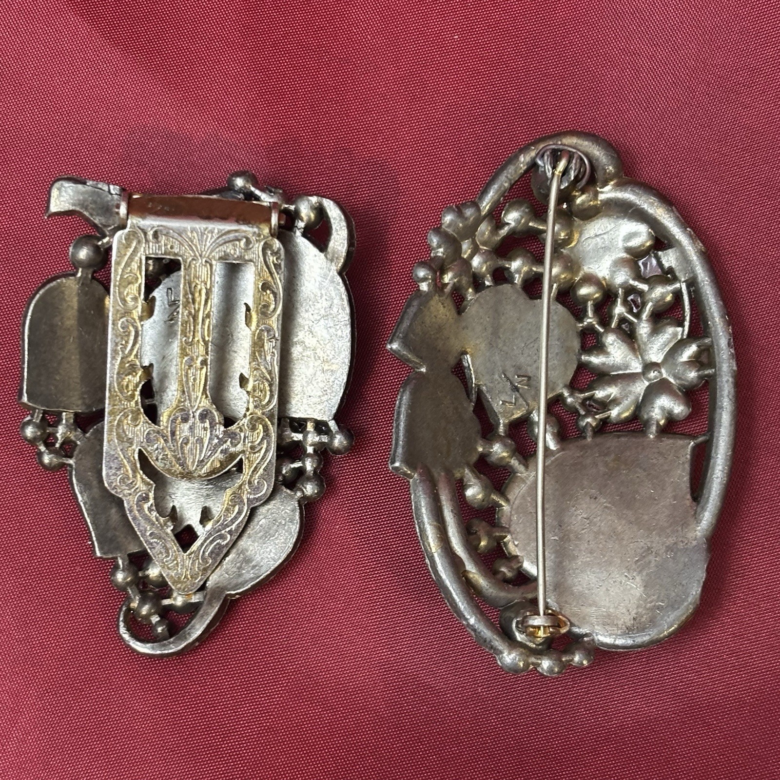 Rare Little Nemo Blue Carved Glass Leaf Fur Clip Brooch Duo *