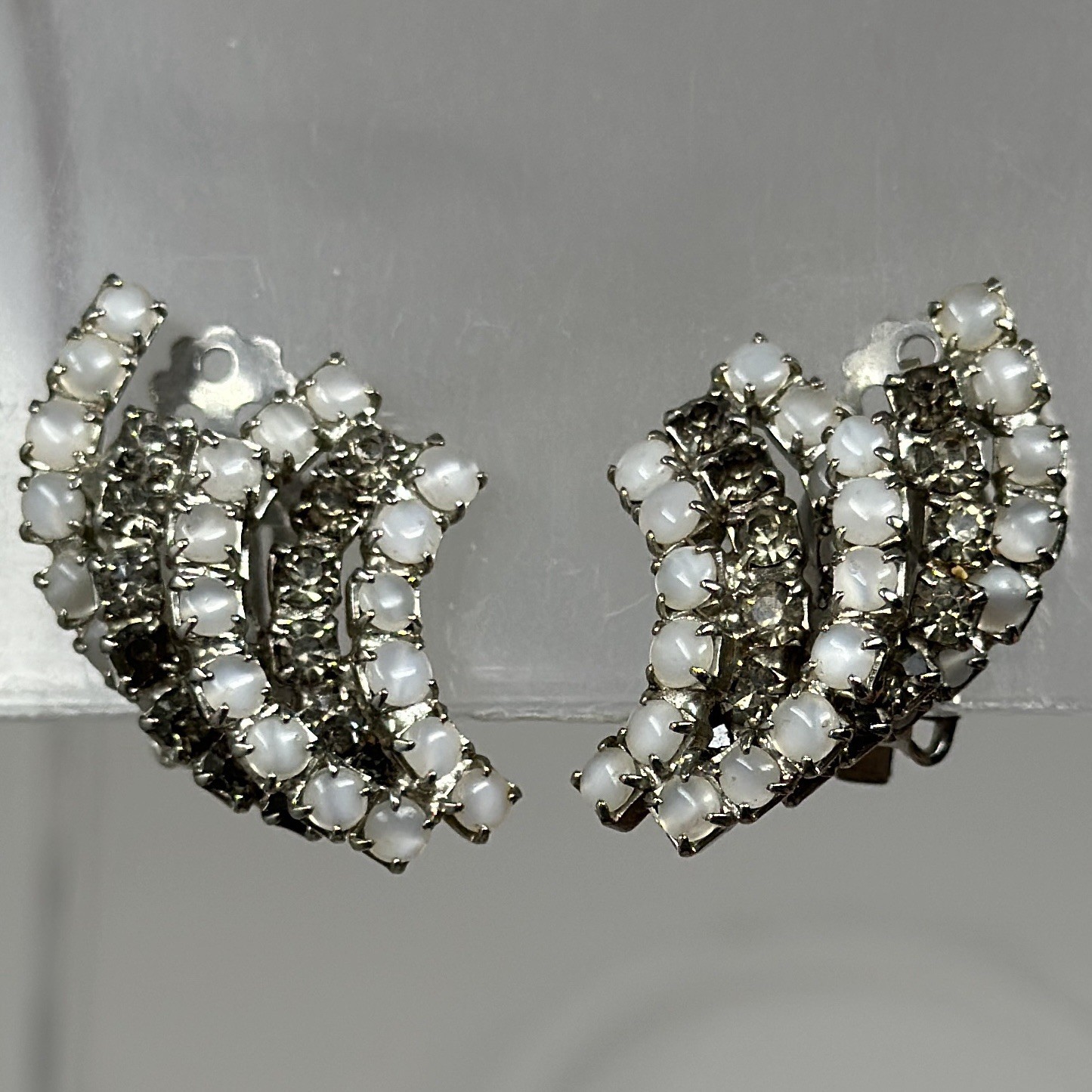 Vtg Unmarked Kramer Gray Rhinestone Cat Eye Cabochon Brooch Clip On Earrings Set